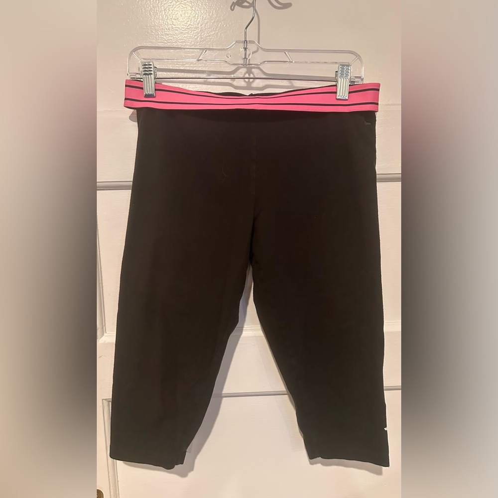 VS Pink knee length workout capris